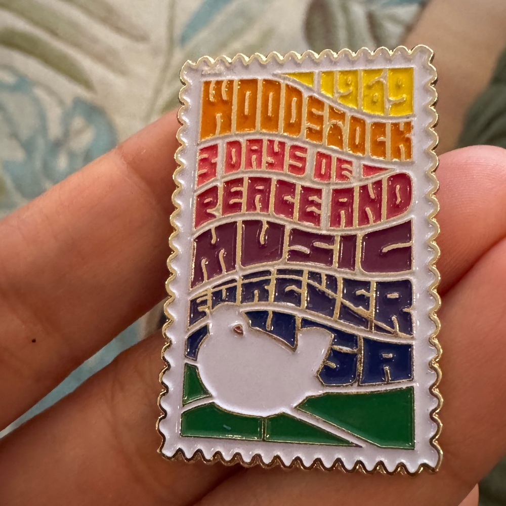 Retro Woodstock Enamel Pin - Multicolor
